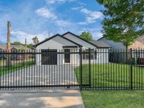 9006 Ledge Street, Houston TX 77075