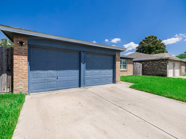 8710 Valley Flag, Houston TX 77078