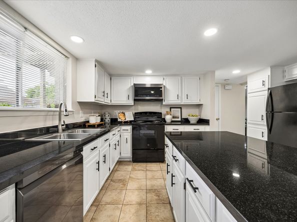 813 Lakeview Drive, Sugar Land TX 77498