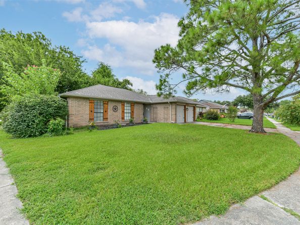 2422 Pilgrims Bend Drive, Friendswood TX 77546