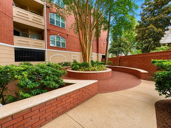 2100 Welch Street C202, Houston TX 77019