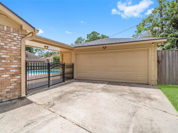 16111 Maplehurst Drive, Houston TX 77379