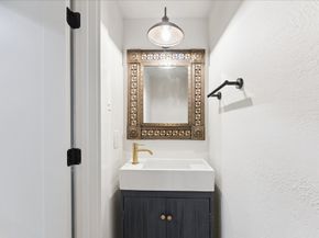 201 Vanderpool Lane 3, Houston TX 77024