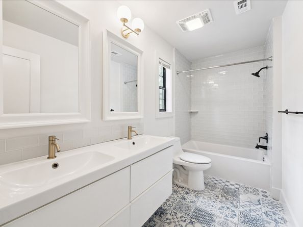 201 Vanderpool Lane 3, Houston TX 77024