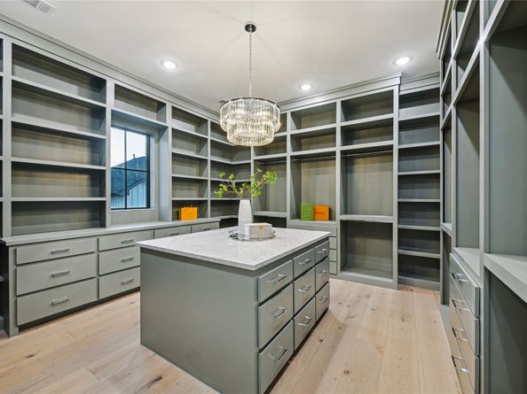 431 W 30th Street, Houston TX 77018