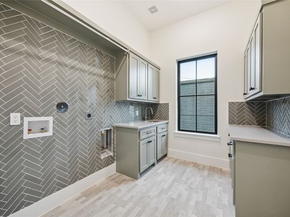 431 W 30th Street, Houston TX 77018