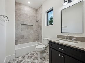 431 W 30th Street, Houston TX 77018