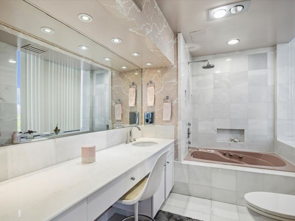 121 N Post Oak Lane 705, Houston TX 77024