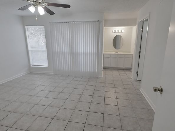 781 Country Place Drive 1061, Houston TX 77079