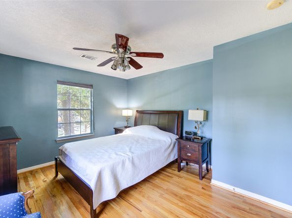 1550 Sue Barnett Drive, Houston TX 77018
