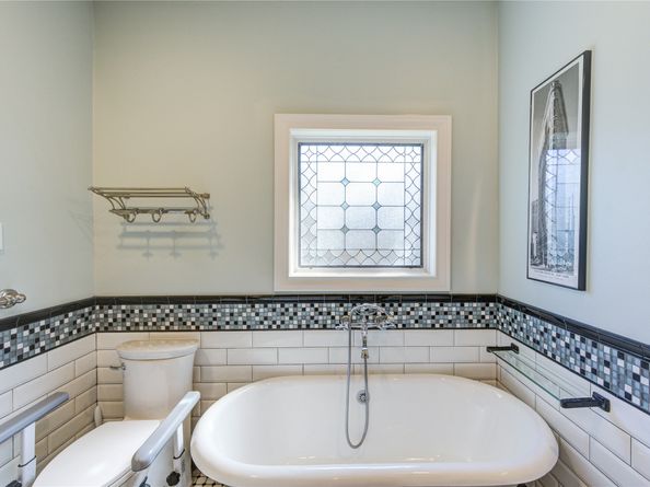 1550 Sue Barnett Drive, Houston TX 77018