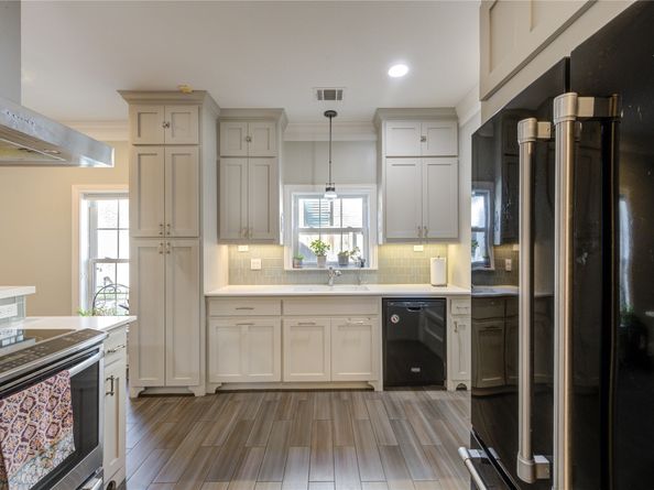 1550 Sue Barnett Drive, Houston TX 77018