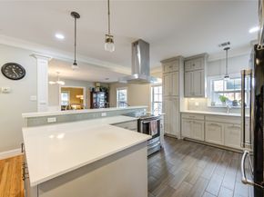 1550 Sue Barnett Drive, Houston TX 77018
