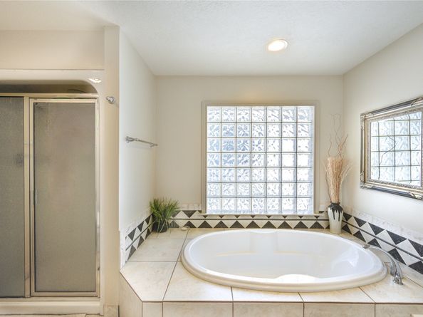1550 Sue Barnett Drive, Houston TX 77018