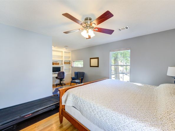 1550 Sue Barnett Drive, Houston TX 77018
