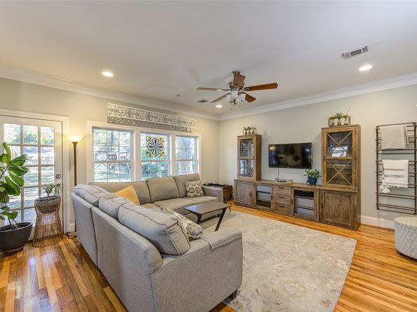 1550 Sue Barnett Drive, Houston TX 77018
