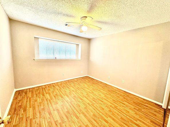 1016 E Tri Oaks Lane 79, Houston TX 77043