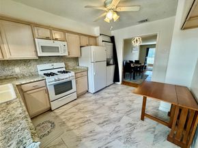 1016 E Tri Oaks Lane 79, Houston TX 77043