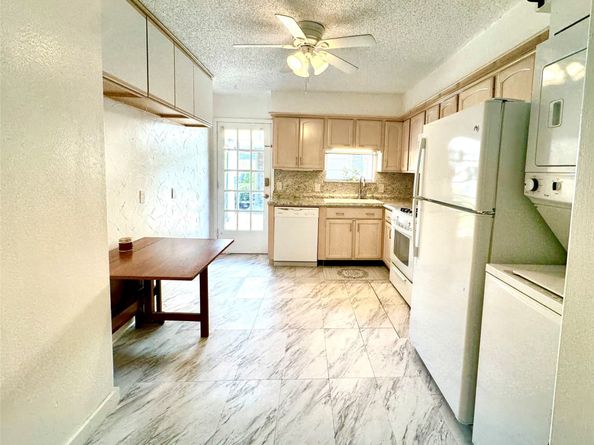 1016 E Tri Oaks Lane 79, Houston TX 77043