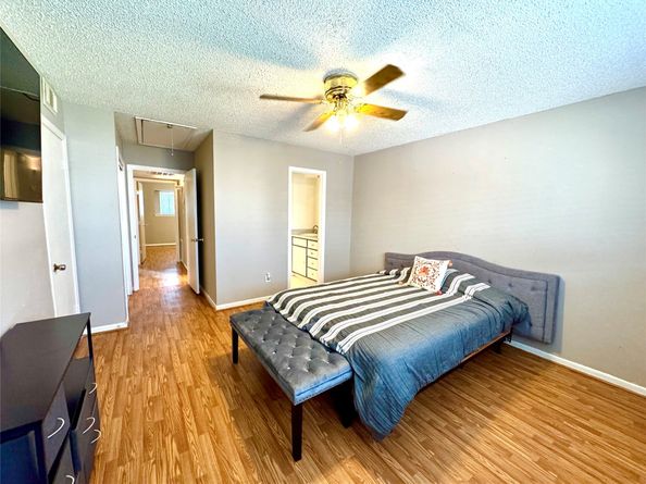1016 E Tri Oaks Lane 79, Houston TX 77043