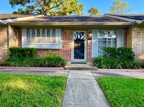 1016 E Tri Oaks Lane 79, Houston TX 77043
