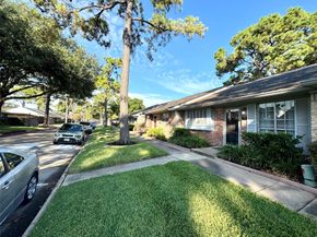 1016 E Tri Oaks Lane 79, Houston TX 77043