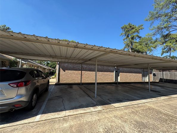 1016 E Tri Oaks Lane 79, Houston TX 77043