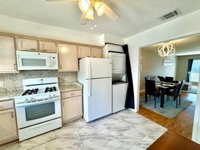 1016 E Tri Oaks Lane 79, Houston TX 77043