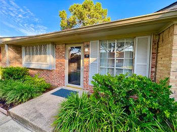 1016 E Tri Oaks Lane