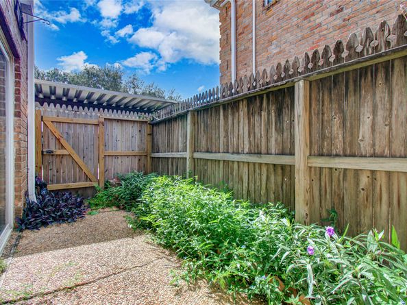 6410 Del Monte Drive 118, Houston TX 77057