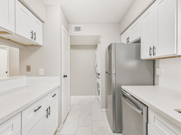 3130 Walnut Bend Lane 406, Houston TX 77042