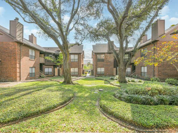 3130 Walnut Bend Lane 406, Houston TX 77042