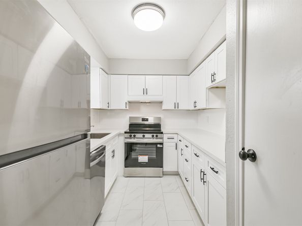 3130 Walnut Bend Lane 406, Houston TX 77042