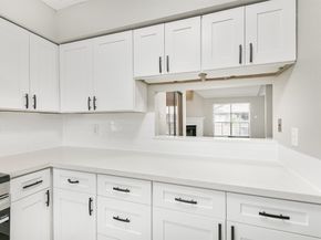 3130 Walnut Bend Lane 406, Houston TX 77042