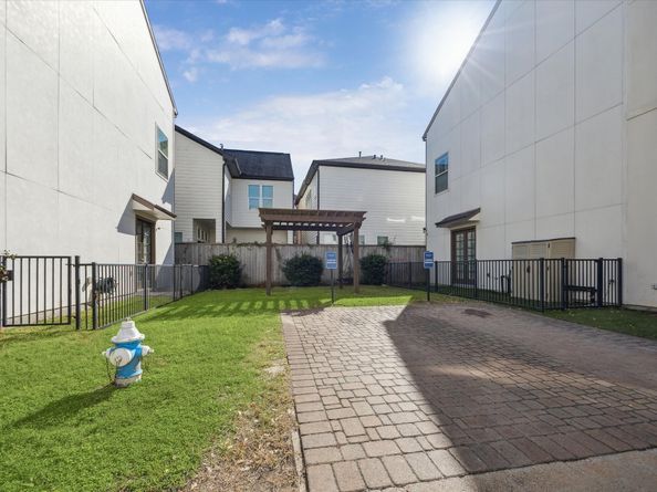 10923 Brookeshire Chase Lane, Houston TX 77043