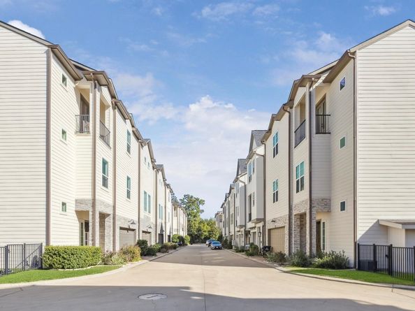 10923 Brookeshire Chase Lane, Houston TX 77043