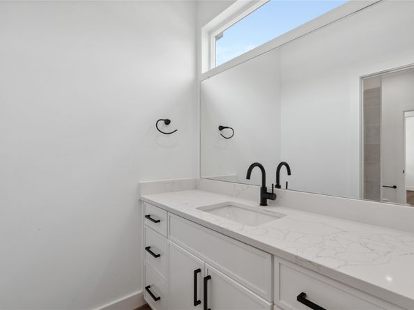 1031 S Victory Drive, Houston TX 77088