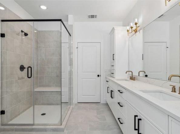 1031 S Victory Drive, Houston TX 77088