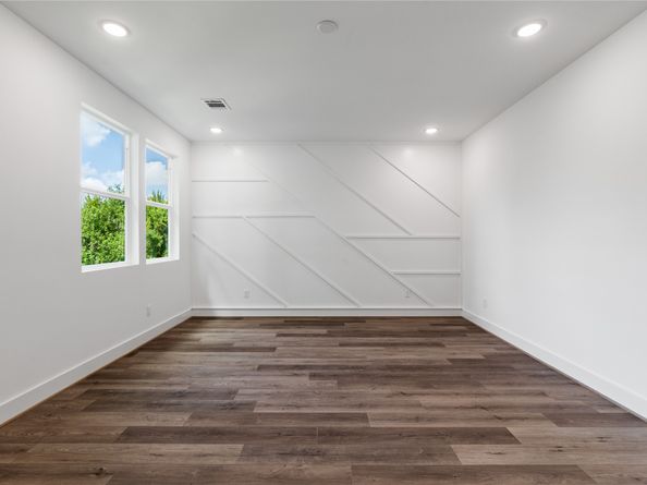 1031 S Victory Drive, Houston TX 77088