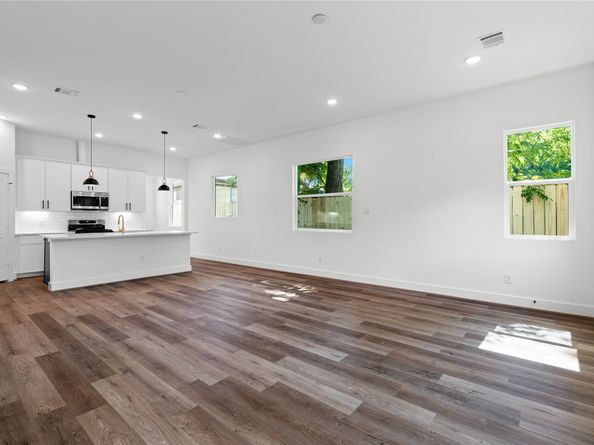 1031 S Victory Drive, Houston TX 77088