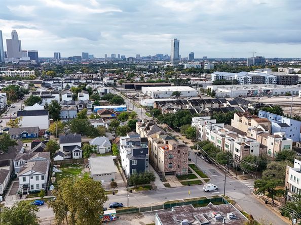 1817 Crockett Street C, Houston TX 77007