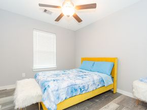 618 Maple Way AB, Houston TX 77015