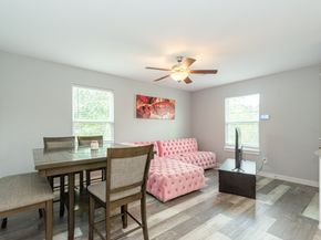 618 Maple Way AB, Houston TX 77015