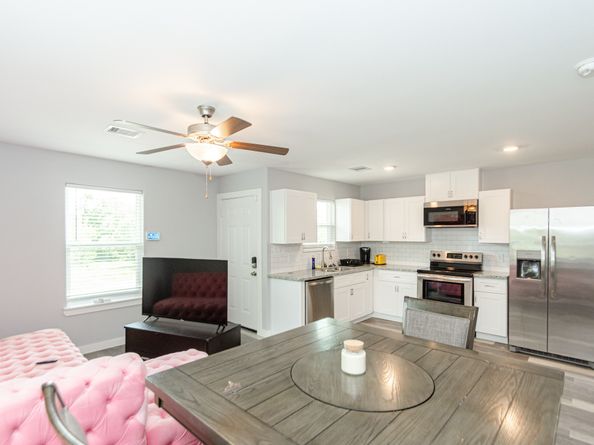 618 Maple Way AB, Houston TX 77015