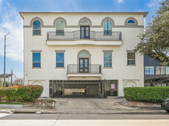 5801 Winsome Lane 201, Houston TX 77057