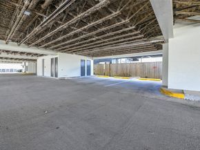 5801 Winsome Lane 201, Houston TX 77057