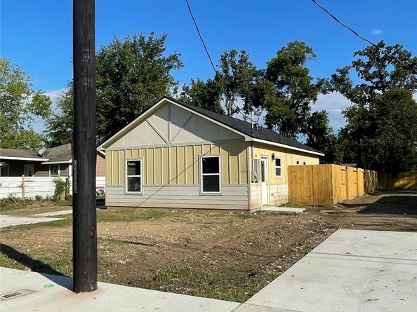 5713 Rietta Street, Houston TX 77016