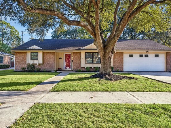 5827 Burlinghall Drive, Houston TX 77035