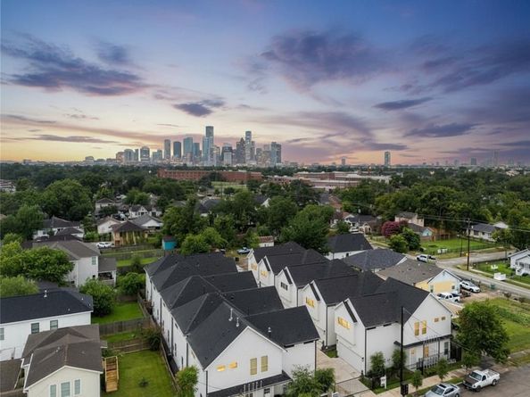 1222 Mcneil Street, Houston TX 77009