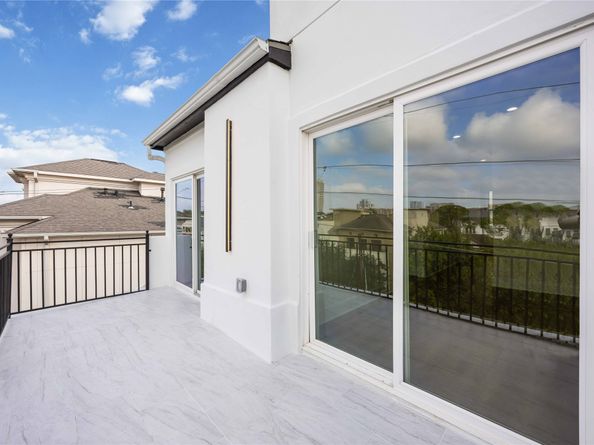 1413 Stanford Street, Houston TX 77019